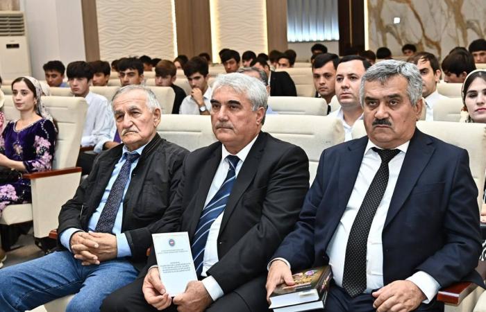 Маҳфили илмӣ-адабӣ бахшида ба Рӯзи забони давлатӣ, бузургдошти Мавлоно Ҷалолуддини Балхӣ ва таблиғи шоҳномахонӣ image 3