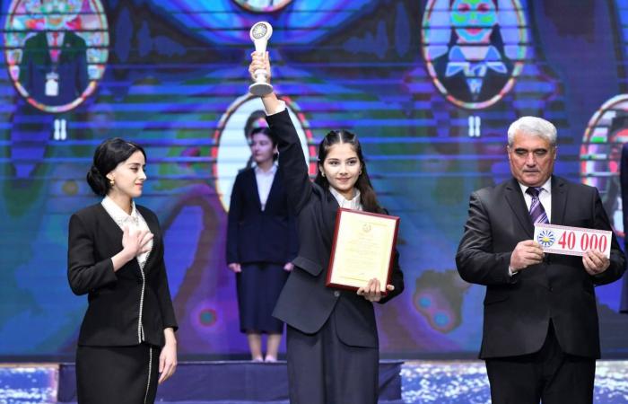 Иштироки Раиси Кумитаи забон ва истилоҳоти назди Ҳукумати Ҷумҳурии Тоҷикистон Сахидод Раҳматуллозода дар маросими ҷоизасупорӣ ба ғолибони Озмуни ҷумҳуриявии «Фурӯғи субҳи доноӣ китоб аст» image 1